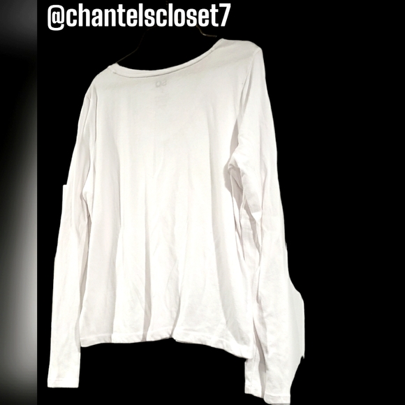 🏷2 For $20!!🏷SO Brand - White V-Neck Long Sleeve Shirt - Soft & Stretchy - Picture 4 of 6